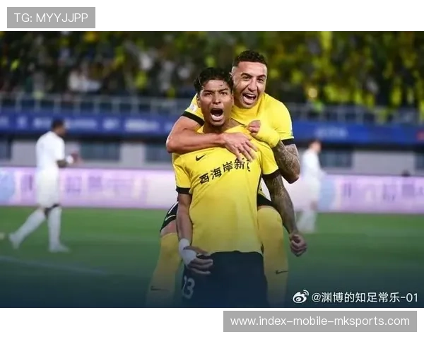 大连英博底线传中落点刁钻，禁区形成连续威胁