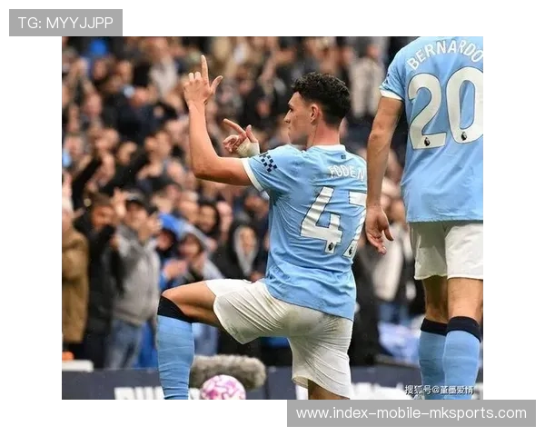 曼城中场轮转默契，福登插上传中造点机会