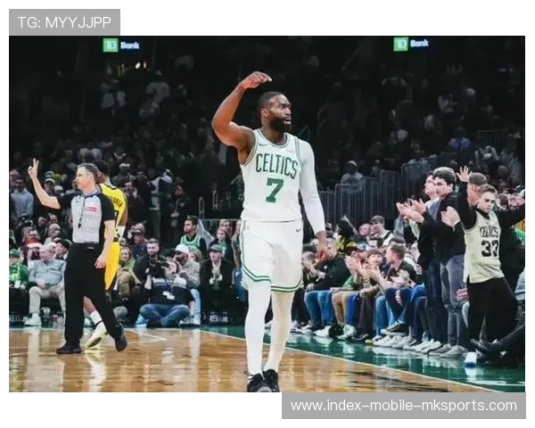 凯尔特人前半场由布朗驱动